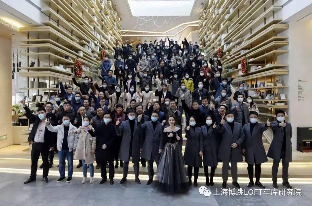 济南全国一百多人在华侨城汉口道6号参观研讨LOFT专利车库技术！